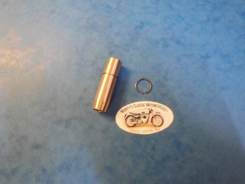Genuine triumph valve guide - genuine,